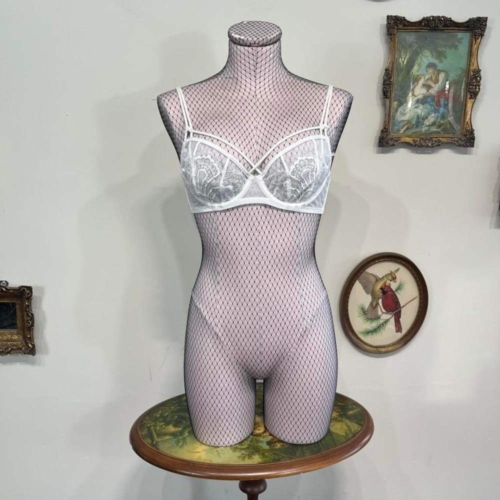 Vintage Sheer White Lace Underwire Bra – Size 32C